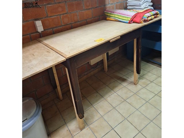 Lot 430 - houten keukentafel - afbeelding 1 van  1