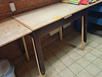 Lot 430 - houten keukentafel - afbeelding 1 van  1