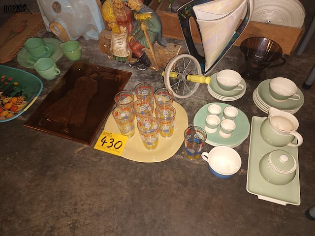 Lot 430 - retro decoratie en huisraad. 44 stuks - afbeelding 1 van  5