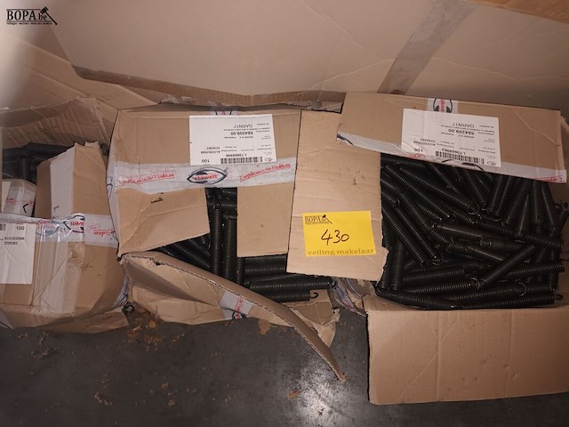 Lot 430 - veren. 3 dozen - afbeelding 1 van  3