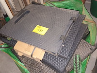 Lot 431 - onderdelen tuinset - afbeelding 1 van  3