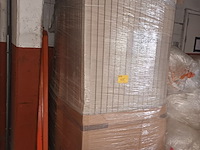 Lot 432 - doos met kartonnen profielen - afbeelding 2 van  3