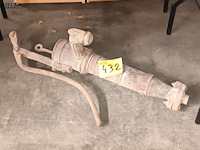 Lot 432 - gietijzeren waterpomp - afbeelding 1 van  3