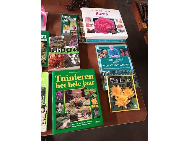 Lot 433 - boeken over tuinieren en natuur. 22 stuks - afbeelding 2 van  4