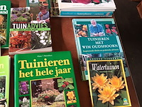Lot 433 - boeken over tuinieren en natuur. 22 stuks - afbeelding 2 van  4
