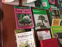Lot 433 - boeken over tuinieren en natuur. 22 stuks - afbeelding 4 van  4