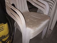 Lot 434 - pvc tuinstoelen. 3 stuks - afbeelding 1 van  2