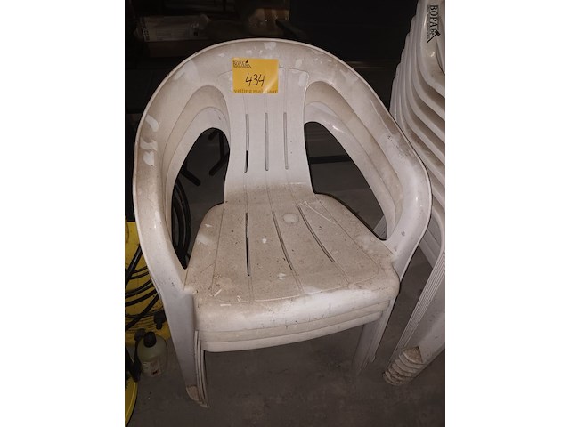 Lot 434 - pvc tuinstoelen. 3 stuks - afbeelding 2 van  2