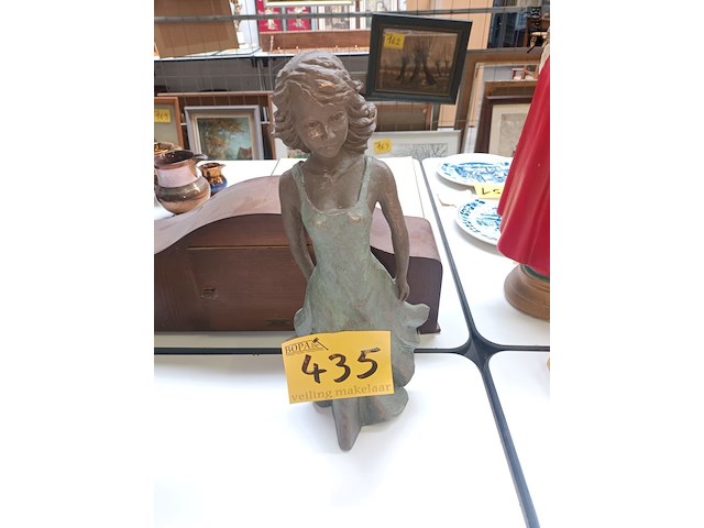 Lot 435 - beeld vrouw geert kunen - afbeelding 1 van  3