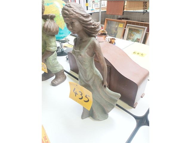 Lot 435 - beeld vrouw geert kunen - afbeelding 2 van  3