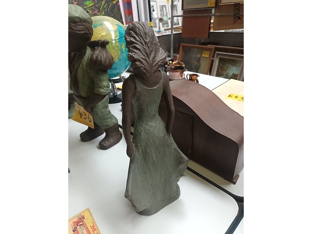 Lot 435 - beeld vrouw geert kunen - afbeelding 3 van  3