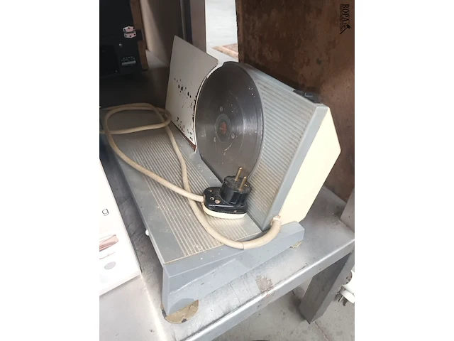 Lot 435 - dia projector en keukentoestellen. 5 stuks - afbeelding 3 van  6