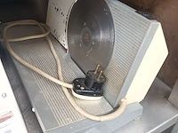 Lot 435 - dia projector en keukentoestellen. 5 stuks - afbeelding 3 van  6