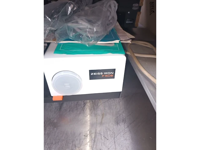 Lot 435 - dia projector en keukentoestellen. 5 stuks - afbeelding 6 van  6