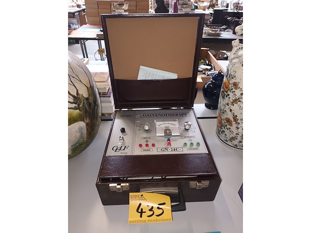 Lot 435 - koffer galvanotherapy - afbeelding 1 van  5
