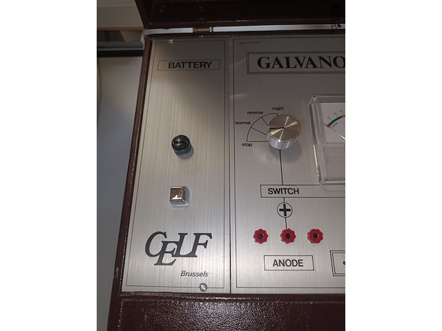 Lot 435 - koffer galvanotherapy - afbeelding 4 van  5
