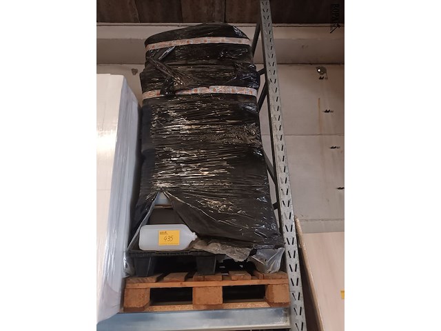 Lot 435 - lege bidons. 1 pallet - afbeelding 1 van  3