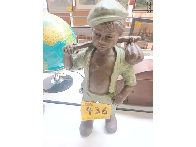 Lot 436 - beeld jongen geert kunen - afbeelding 1 van  4