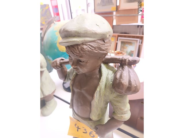 Lot 436 - beeld jongen geert kunen - afbeelding 2 van  4