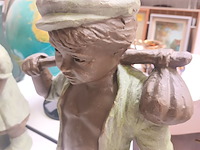 Lot 436 - beeld jongen geert kunen - afbeelding 2 van  4