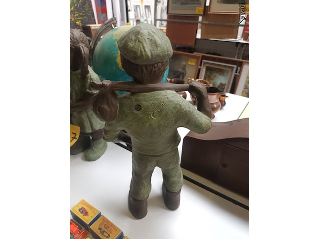 Lot 436 - beeld jongen geert kunen - afbeelding 3 van  4