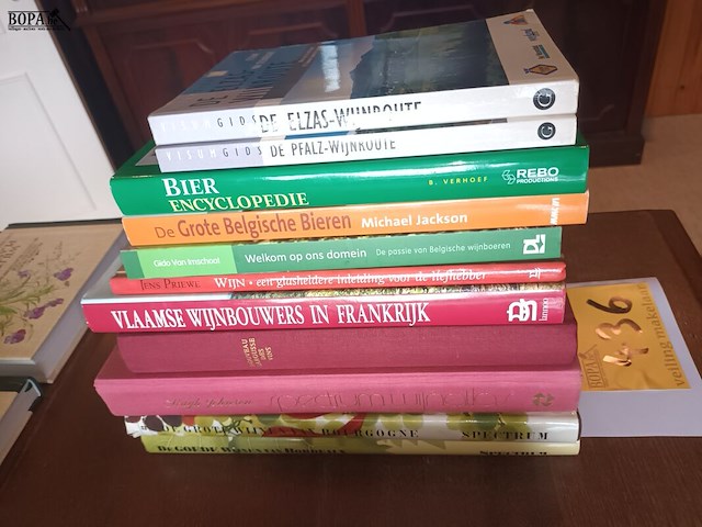 Lot 436 - boeken over wijn en bier. 11 stuks - afbeelding 2 van  3