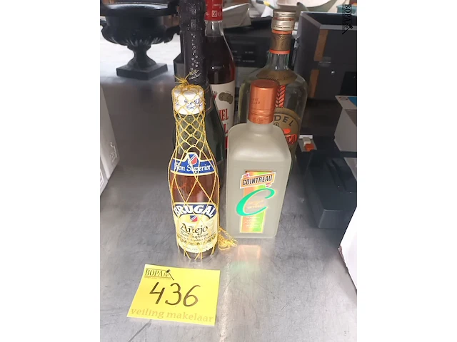 Lot 436 - flessen alcoholische drank. 5 stuks - afbeelding 1 van  4