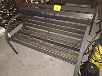 Lot 436 - tuinbank in hout en metaal - afbeelding 1 van  2