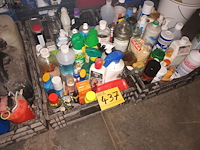 Lot 437 - aangebroken huishoudproducten - afbeelding 1 van  3