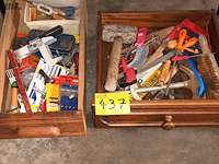 Lot 437 - gereedschap. 2 bakken - afbeelding 1 van  3