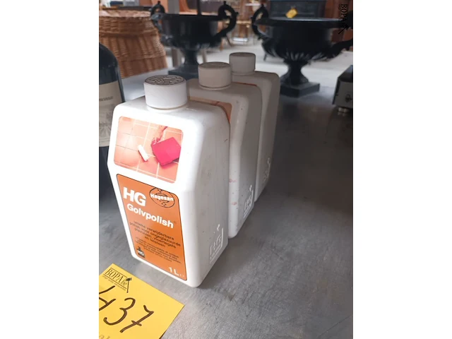 Lot 437 - hg golvpolish van 1 liter. 3 stuks - afbeelding 2 van  3