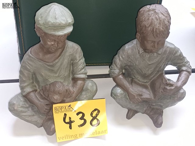 Lot 438 - beeld jongen geert kunen. 2 stuks - afbeelding 4 van  6