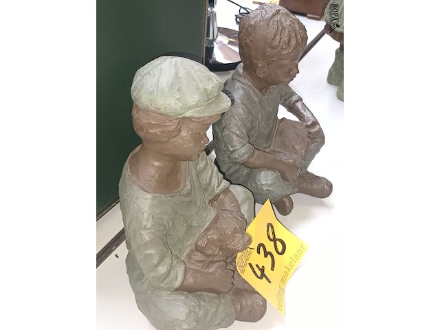 Lot 438 - beeld jongen geert kunen. 2 stuks - afbeelding 5 van  6