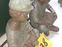 Lot 438 - beeld jongen geert kunen. 2 stuks - afbeelding 5 van  6