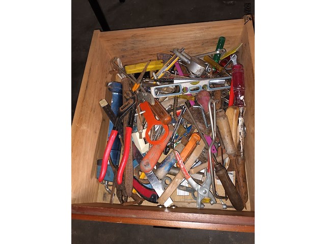 Lot 439 - gereedschap. 2 bakken - afbeelding 2 van  3