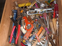 Lot 439 - gereedschap. 2 bakken - afbeelding 2 van  3