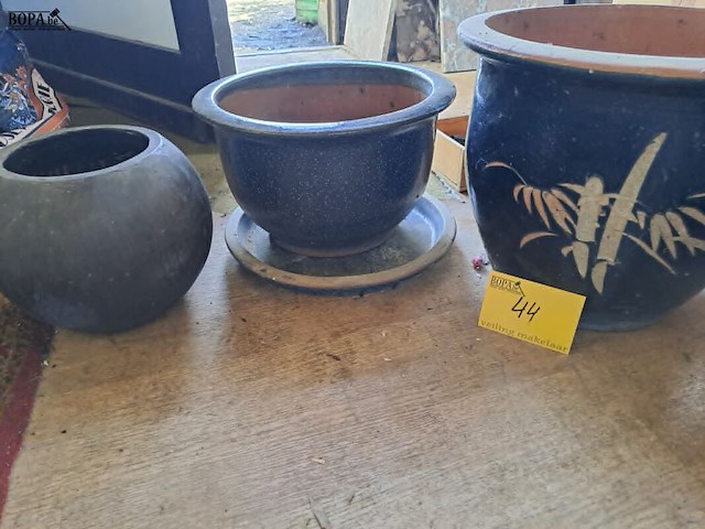 Lot 44 - aardewerk bloempotten - afbeelding 1 van  4