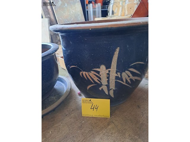 Lot 44 - aardewerk bloempotten - afbeelding 2 van  4