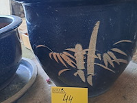 Lot 44 - aardewerk bloempotten - afbeelding 2 van  4