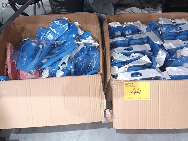 Lot 44 - badslippers - afbeelding 1 van  4