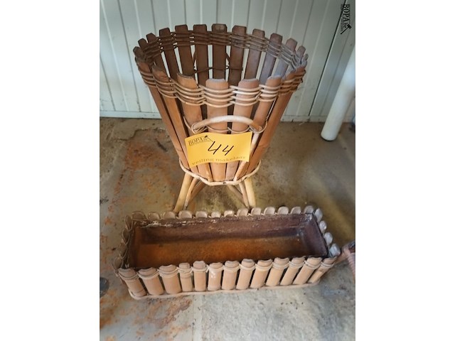 Lot 44 - bamboe plantenbak. 2 stuks - afbeelding 1 van  3