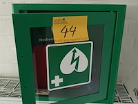 Lot 44 - defibrillator in kastje - afbeelding 1 van  4