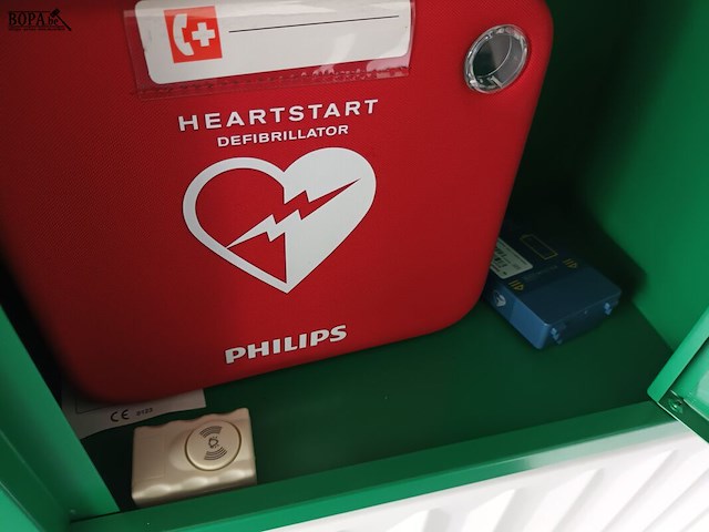 Lot 44 - defibrillator in kastje - afbeelding 4 van  4