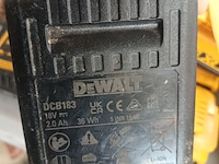 Lot 44 - dewalt accu’s en lader - afbeelding 3 van  5