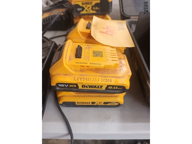 Lot 44 - dewalt accu’s en lader - afbeelding 4 van  5
