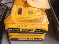 Lot 44 - dewalt accu’s en lader - afbeelding 4 van  5
