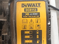 Lot 44 - dewalt accu’s en lader - afbeelding 5 van  5
