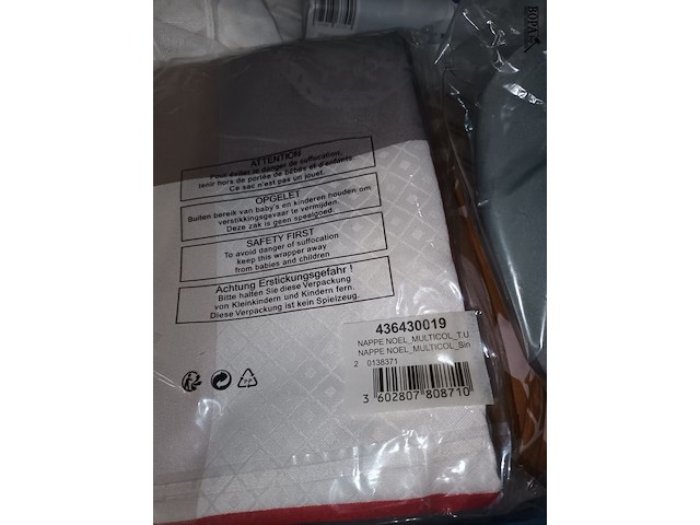 Lot 44 - divers textiel. 9 stuks - afbeelding 8 van  8