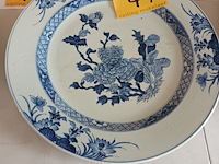 Lot 44 - groot chinees sierbord - afbeelding 1 van  4