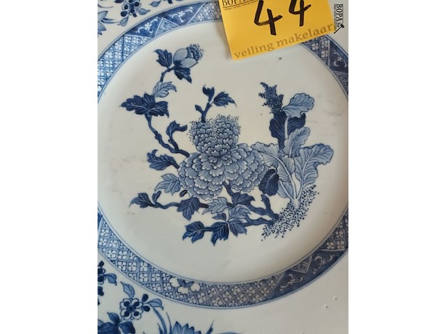 Lot 44 - groot chinees sierbord - afbeelding 2 van  4